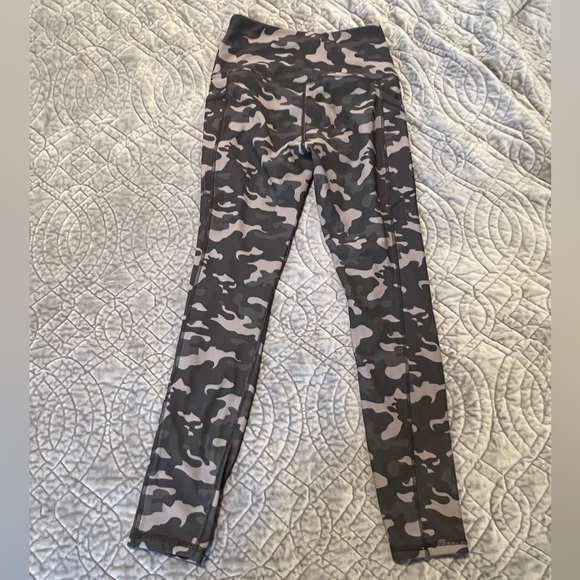 Move Theory Leggings Gray Camouflage Pattern Size Small‎ - Picture 3 of 4